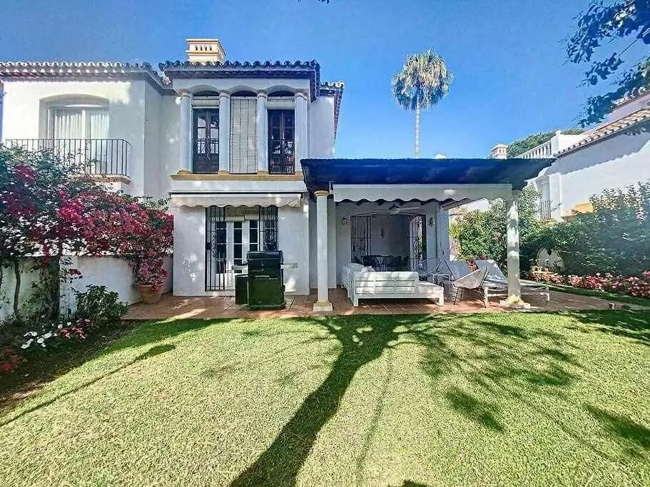 Townhouse For 7 People With Private Garden 10 Min From Puerto Banus Apartment Estepona