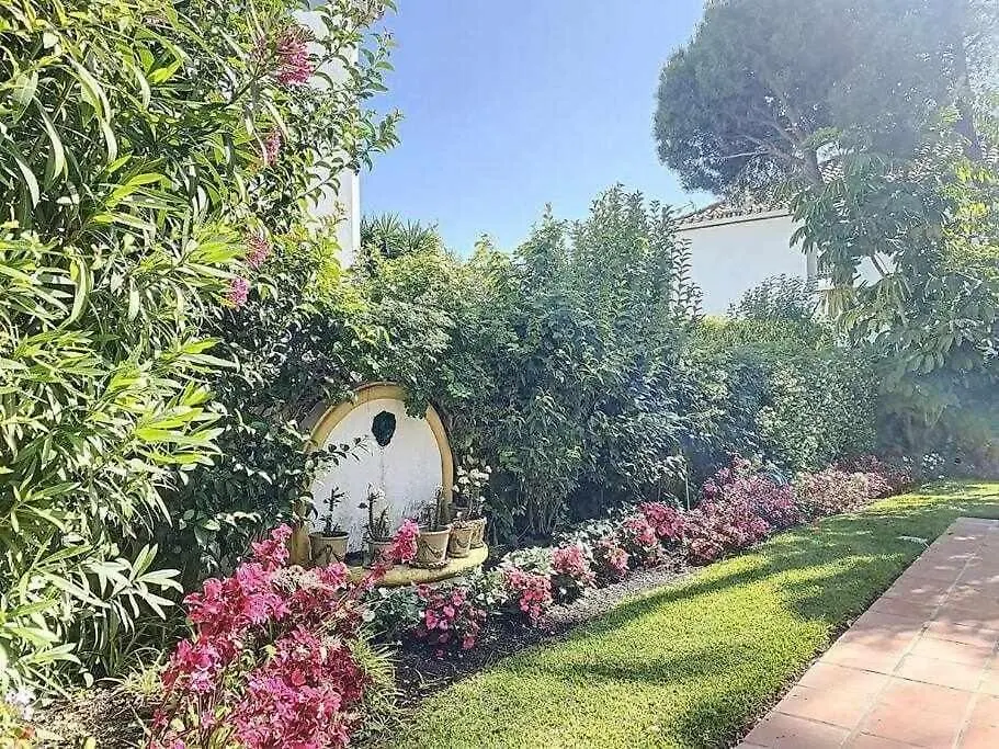 Townhouse For 7 People With Private Garden 10 Min From Puerto Banus Apartment Estepona